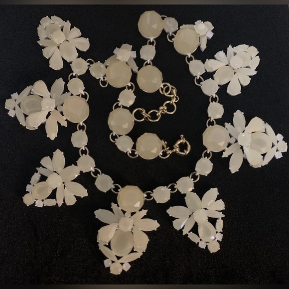 J. CREW Misty Faux Stone Statement Bib Gold Tone Necklace 20" - Picture 6 of 13